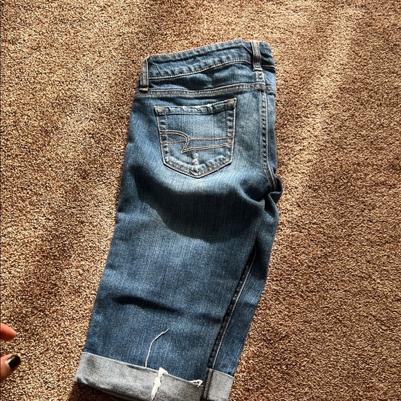 3/20$ American Eagle Outfitters Blue Cropped Jeans - Picture 5 of 7